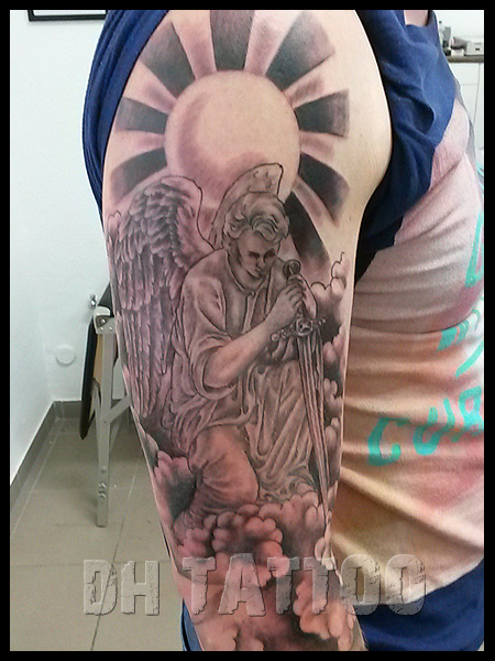 Schwert tattoo motive engel mit Engel